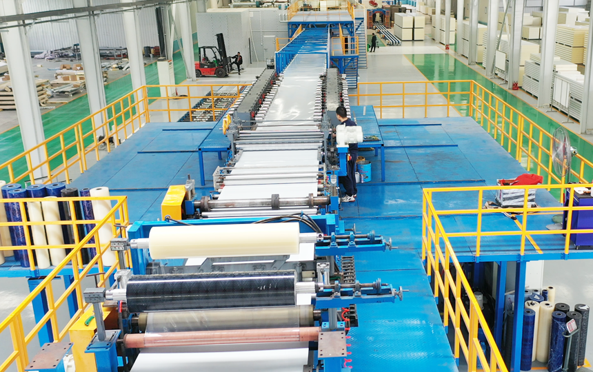 Sandwich panel manufacturing line