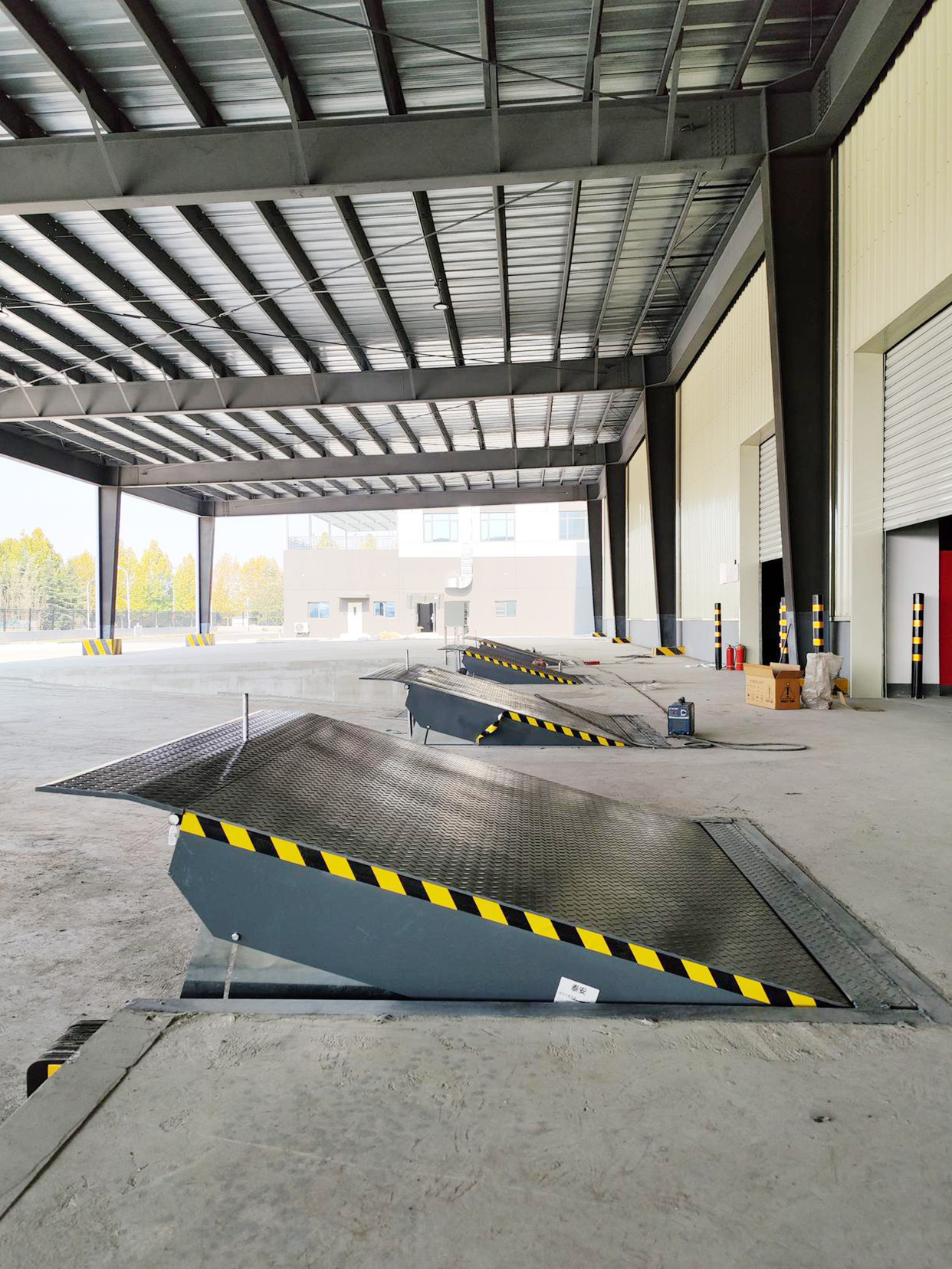 卸货平台_0005_ac345982b2b7d0a278192cda759f57064a369a20